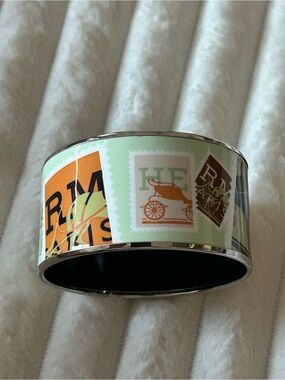 Hermes stamp bangle 😍